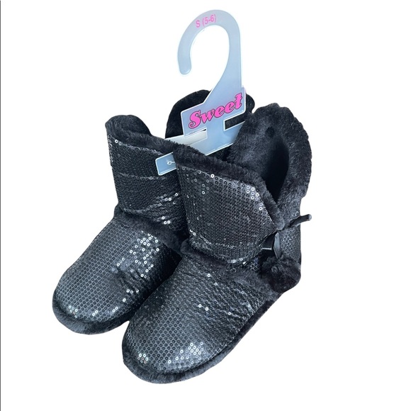 Sweet Slipper Booties - Picture 1 of 2